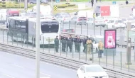 Esenyurt'ta metrobüs kazası: Yolcu kapıdan düşerek yaralandı!