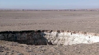 Konya'da 13 Metre Derinliğinde 15 Metre Çapında Obruk Oluştu!