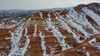 Iğdır'ın Kış Mevsiminde Bile Renk Cümbüşü Sunan Doğal Güzelliği: Gökkuşağı Tepeleri