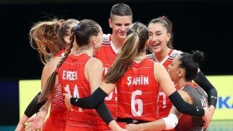 En Zengin Voleybolcular Listesinde 2 Türk Voleybol Yıldızı!  Ebrar Karakurt ve Zehra Güneş Servet Kazanıyor