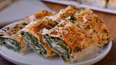 Dışı çıtır içi yumuşacık kolay ıspanaklı tepsi börek tarifi