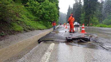 Bolu'da sağanak; dereler taştı, Abant yolu göçtü