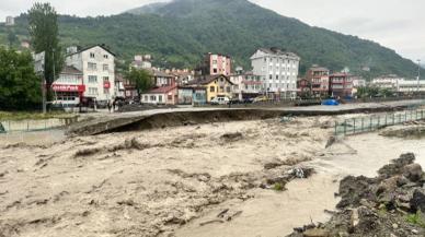 Karadeniz'de sel can aldı: İçişleri Bakanı Yerlikaya'dan kuvvetli yağış uyarısı