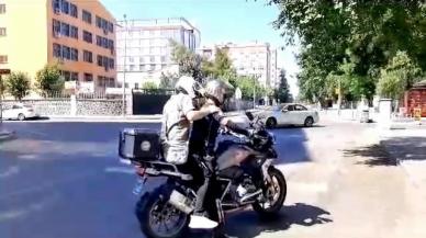 Sınava geç kalanların imdadına motosikletli polisler yetiştirdi