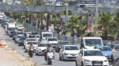 Tatilci akını başladı: Trafik durma noktasında