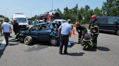 Hafif ticari araç, otomobile çarptı: 4'ü çocuk 9 yaralı