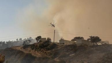 Gözde tatil adası alev alev yanıyor: Yüzde 10'u kül oldu