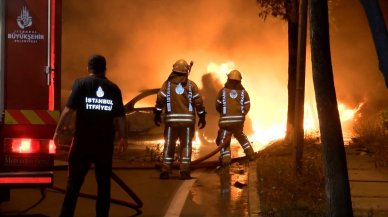 Kaza yapan lüks otomobil alev alev yandı