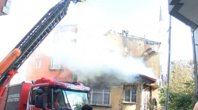 Çatı katında korkutan yangın: Alev alev yandı