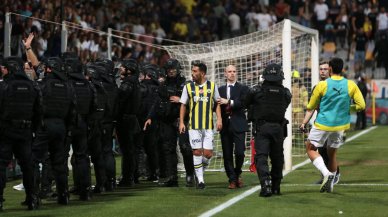 Maribor-Fenerbahçe maçında tansiyon yükseldi: Fenerbahçe taraftarları dışarı çıkartıldı