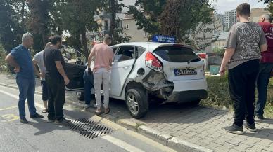 Otomobil, sürücü kursu aracına çarptı: 1 yaralı