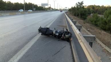 Bariyerlere çarpan motosikletli ağır yaralandı