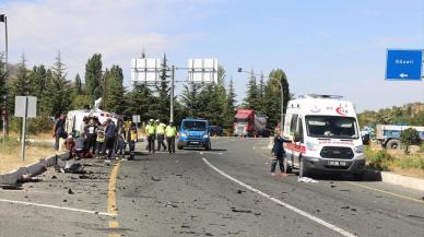 Yolcu otobüsü ile minibüs çarpıştı: 18 yaralı