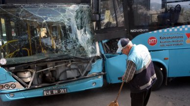 Belediye otobüsü ile halk otobüsü çarpıştı: Yaralılar var