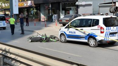 Motosikletli önce yayaya, sonra dolmuşa çarptı, hayatını kaybetti