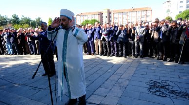 Filistin'de hayatını kaybedenler için gıyabi cenaze namazı