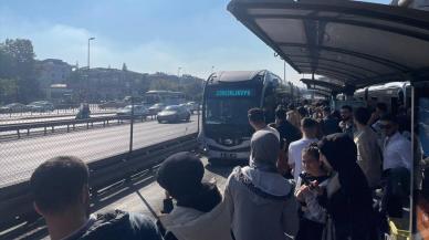 Bozulan metrobüs nedeniyle seferler aksadı