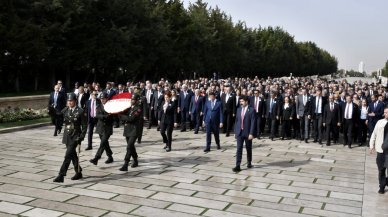 Akşener, Anıtkabir'i ziyaret etti: 'Verdiğimiz mücadeleyi yorulmadan sürdüreceğiz'