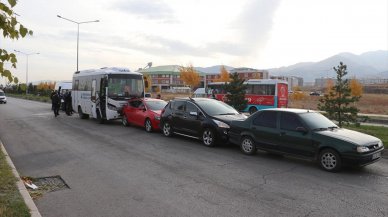 Zincirleme kaza! 5 araç birbirine girdi: Çok sayıda kişi yaralandı