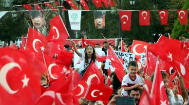 Tekirdağ'da 29 Ekim kutlamalarına binlerce kişi katıldı