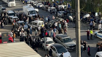 Park halindeki araca çarptı, takla atarak durdu