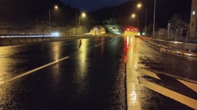 Bolu Dağı'nda heyelan; İstanbul yönü ulaşıma kapandı