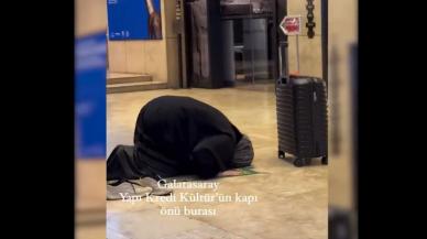 Sokak ortasında namaz kılan kadın gündem oldu