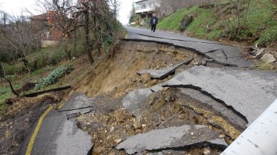 Heyelan nedeniyle iki köy yolu kapandı