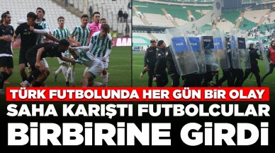 Türk futbolunda her gün bir olay: Saha karıştı, futbolcular birbirine girdi