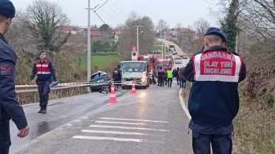 Bakım arıza kamyonu ile otomobil kafa kafaya çarpıştı