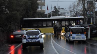 İETT otobüsü yağmurlu havada kaydı, duvara çarparak durabildi