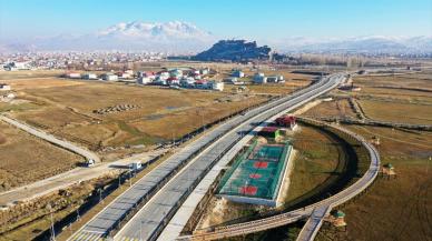 Van Gölü kıyısındaki 1200 metrelik sahil yolu trafiğe açıldı