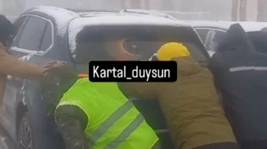 Karlı havada TOGG yolda kaldı