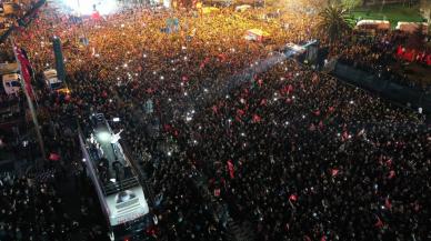 Ekrem İmamoğlu Ak Parti'den Cumhuriyet Halk Partisi'ne geçen ilçeleri sıralarken Üsküdar'ı üzerine basarak vurguladı.