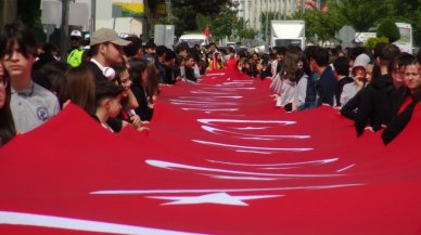 19 Mayıs kutlamalarında 105 metrelik Türk bayrağı