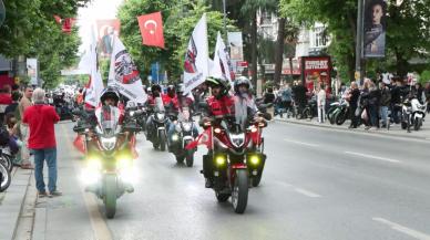 Kadıköy'de motosikletlilerden 19 Mayıs konvoyu: Ata ve taksici Erge unutulmadı