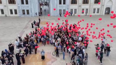 Filistin'deki soykırıma dikkat çekmek için Çamlıca'dan yüzlerce balon bırakıldı