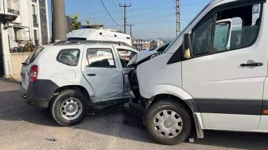 Kocaeli'de işçi servisi ile cip çarpıştı: 7 yaralı