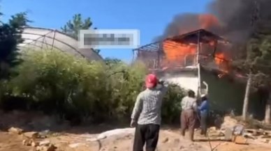 Pendik'teki iki katlı binada yangın çıktı