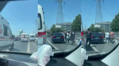 Bağcılar'da trafik magandası siren çalan ambulansın önünü kesti!