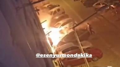 Esenyurt'ta gece vakti motosikleti kundakladı, videoya çekti!