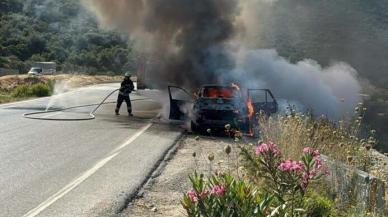 Bodrum'da seyir halinde ilerleyen otomobilde alevler yükseldi