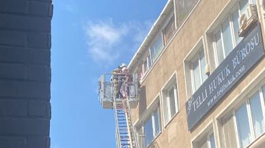 Şişli'deki binada yangın çıktı, alevlerin arasında mahsur kalanların olduğu belirtildi