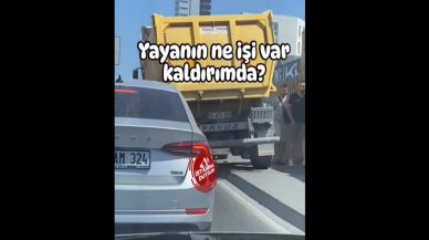 Hafriyat kamyonu, yayaların şaşkın bakışları arasında kaldırımdan gitti!