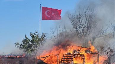 Edirne'de anız yangını ağıla sıçradı