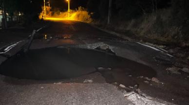 Bodrum’da ana su isale hattı patladı: Yol çöktü, cadde göle döndü