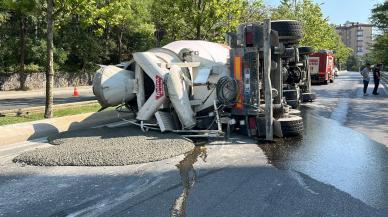 Kartal'da beton mikseri devrilmesi sonucu yola hazır beton ve akaryakıt döküldü