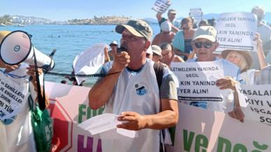 İşgal edilen plajlara Foça'da 'Kıyılar Halkındır' eylemi düzenlendi