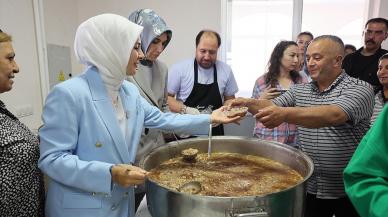 Bakan Mahinur Göktaş, Alevi vatandaşlarla bir araya gelerek aşure dağıttı