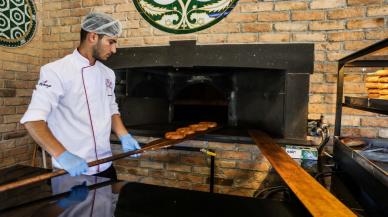 Ümraniye'deki Osmangazi Millet Bahçesi’nde açılan Simit Kafe'ye vatandaşlar yoğun ilgi gösterdi